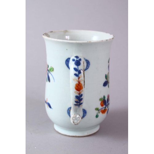 281 - A 18TH/19TH CENTURY CHINESE FAMILLE ROSE FLORAL DECORATED TANKARD, with a ruyi handle, 12.5cm high.