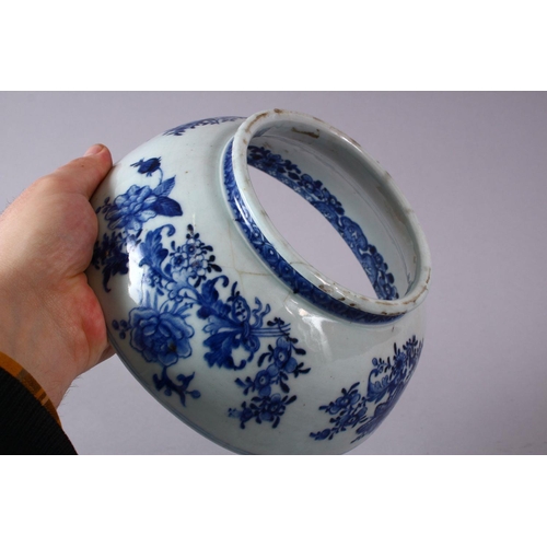 285 - A 18TH/19H CENTURY CHINESE POSSIBLE QIANLONG BLUE AND WHITE PORCELAIN BOWL, with native floral decor... 