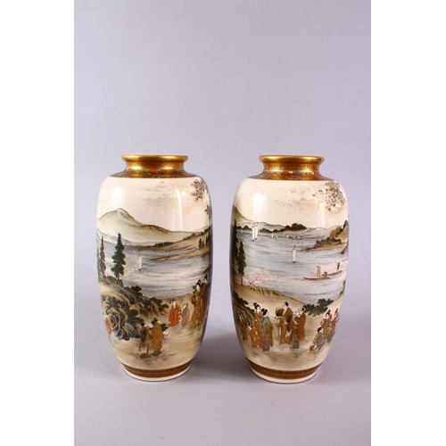 320 - A LARGE AND FINE PAIR OF JAPANESE MEIJI PERIOD SATSUMA POTTERY VASES BY KIZAN - the large pair finel... 