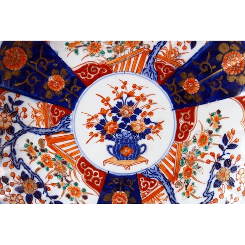 4 - A MEIJI PERIOD IMARI PLATTER, 28cm.