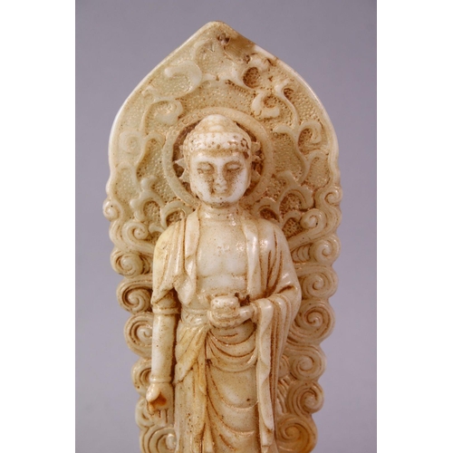 40 - A 19TH / 20TH CENTURY CHINESE CARVED WHITE JADE / SOAPSTONE FIGURE OF A DEITY / BUDDHA, stood upon a... 