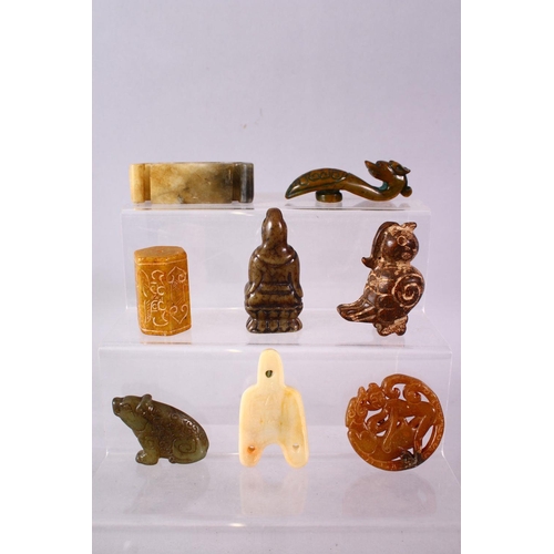 41 - A MIXED LOT OF EIGHT CARVED CHINESE JADE ITEMS, consisting of: A carved jade chilong belt hook, 9cm,... 