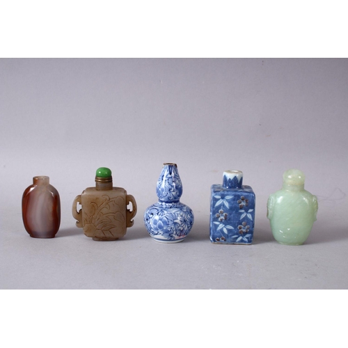 62 - A MIXED LOT OF 5 CHINESE SNUFF BOTTLES, the lot comprising a small blue & white porcelain gourd Snuf... 