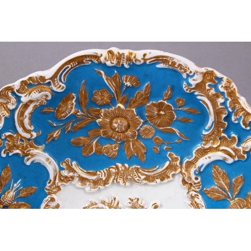 751 - AN UNUSUAL MEISSEN PORCELAIN MOULDED PLATE FOR THE ISLAMIC MARKET, decorated with a sky blue ground ... 