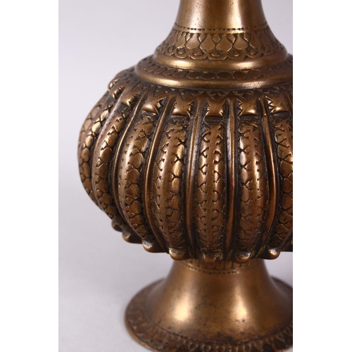 769 - AN INDIAN BRONZE RIBBED BODY HUQQA BASE, with a ribbed body decoration, 22cm.