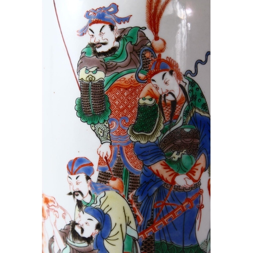 98 - A 19TH/20TH CENTURY CHINESE FAMILLE VERTE PORCELAIN VASE, decorated with scenes of warriors and a ho... 