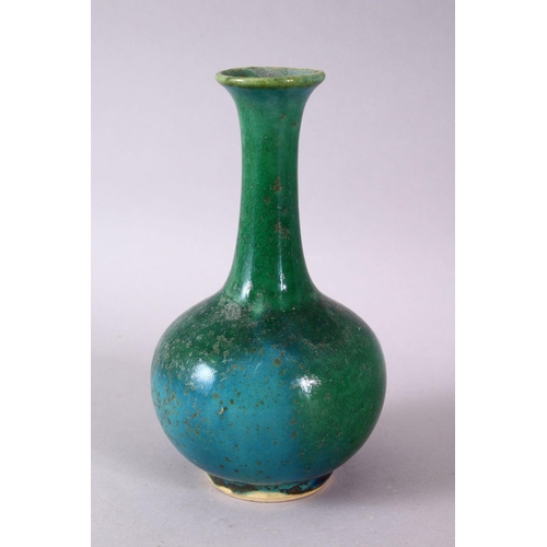 98 - A CHINESE APPLE GREEN AND TURQUOISE FLAMBE STYLE PORCELAIN VASE, with graduating crackle glaze, 16cm... 