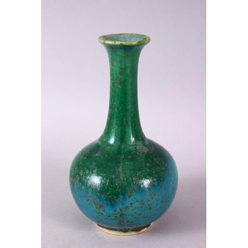 98 - A CHINESE APPLE GREEN AND TURQUOISE FLAMBE STYLE PORCELAIN VASE, with graduating crackle glaze, 16cm... 