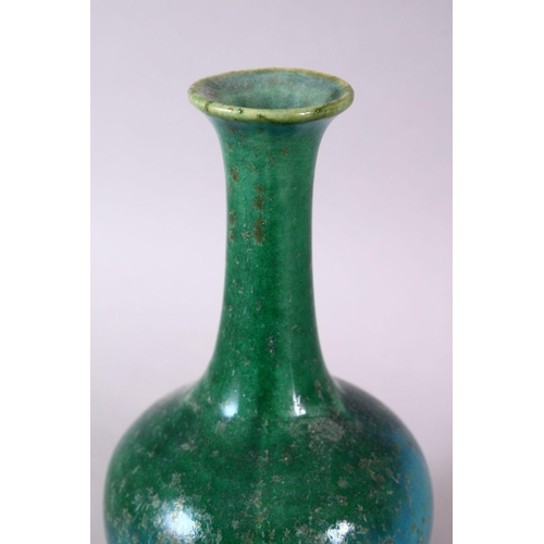 98 - A CHINESE APPLE GREEN AND TURQUOISE FLAMBE STYLE PORCELAIN VASE, with graduating crackle glaze, 16cm... 