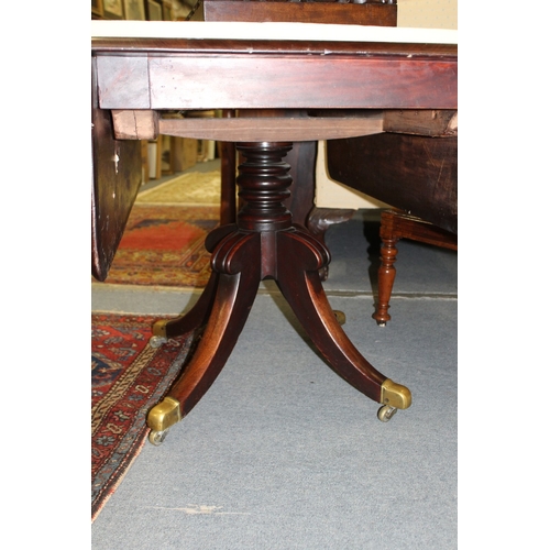 208 - A GOOD 19TH CENTURY MAHOGANY PEDESTAL PEMBROKE TABLE.