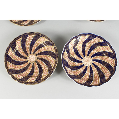 296 - A SET OF  SIX WORCESTER SWIRL PATTERN BLUE AND GILT PLATES. 9 ins diameter and  three deep dishes 9 ... 