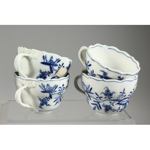 305 - A QUANTITY OF MEISSEN BLUE AND WHITE ONION PATTERN CUPS AND SAUCERS, fifteen various cups and eight ... 