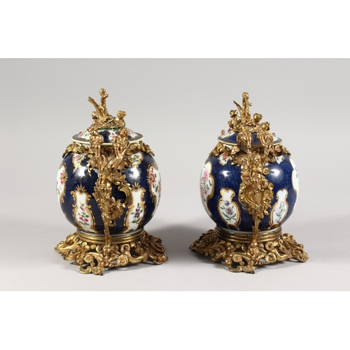 319 - A NEAR PAIR OF  SAMSON OF PARIS PORCELAIN VASES AND COVERS in the Dr. Wall Worcester design with orn... 