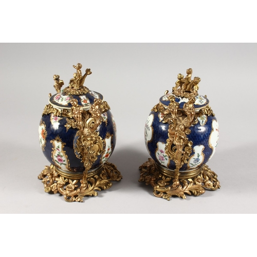 319 - A NEAR PAIR OF  SAMSON OF PARIS PORCELAIN VASES AND COVERS in the Dr. Wall Worcester design with orn... 