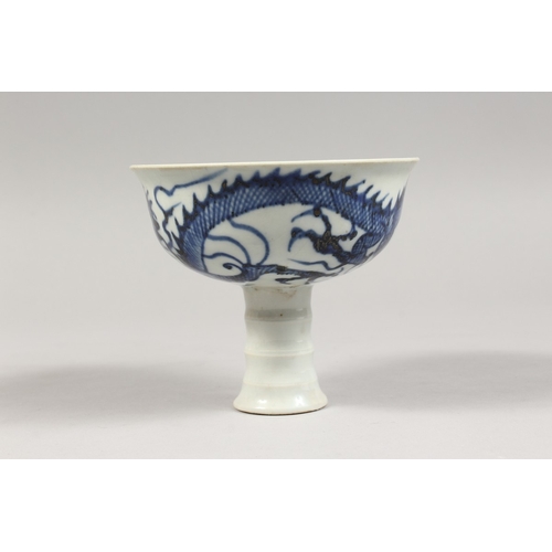 331 - A CHINESE BLUE AND WHITE STEM CUP 5 ins diameter