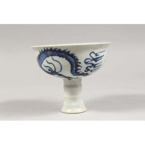 331 - A CHINESE BLUE AND WHITE STEM CUP 5 ins diameter