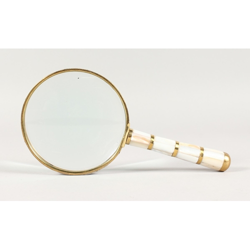 761 - A MOTHER OF PEARL  HANDLED MAGNIFYING GLASS