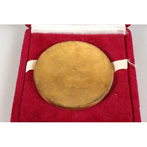 769 - A LARGE EGYPTIAN POLO FEDERATION MEDALLION 3 ins. diameter in a felt case