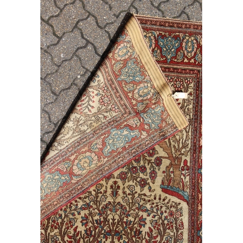 1015 - AN EARLY 20TH CENTURY ISFAHAN 