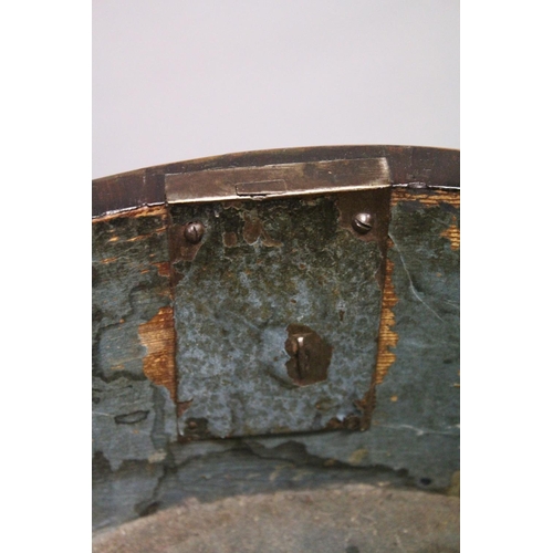 1089 - A LOUIS XV SERPENTINE-FRONTED KINGWOOD PETIT COMMODE with marble top, three drawers with brass handl... 