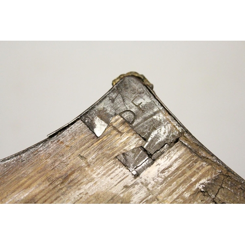 1089 - A LOUIS XV SERPENTINE-FRONTED KINGWOOD PETIT COMMODE with marble top, three drawers with brass handl... 