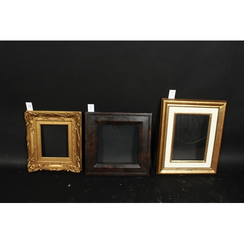 1044 - A group of three 20th century frames, rebate sizes 6.5  x 8 , 16.5xm x 20cm, 8.5  x 11.5 , 21.5cm x ... 