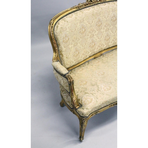 1035 - A 19TH CENTURY FRENCH GILTWOOD FRAMED CANAPE, with carved frame and classical cream upholstery. 4ft ... 