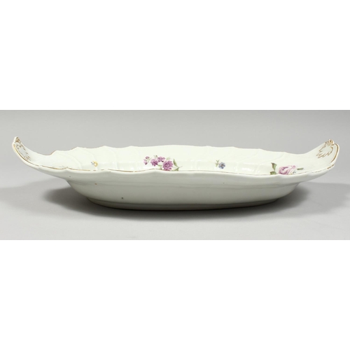 1134 - A VERY GOOD LARGE MEISSEN OVAL DISH painted with flowers. Cross swords mark in blue 18ins long.... 