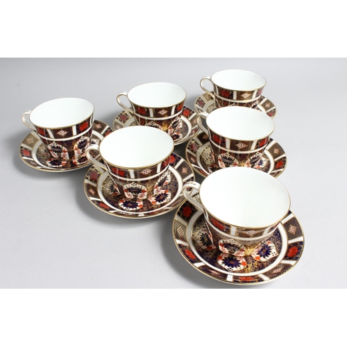 1156 - A SET OF SIX LARGE ROYAL CROWN DERBY OLD IMARI PATTERN CUPS AND SIX SAUCERS, NO. 1128 and a spare cu... 