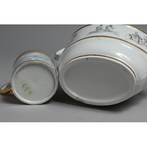 1168 - AN EARLY 19TH CENTURY FLIGHT BARR AND BARR COFFEE CAN painted with a marbled ground under a gilt bor... 