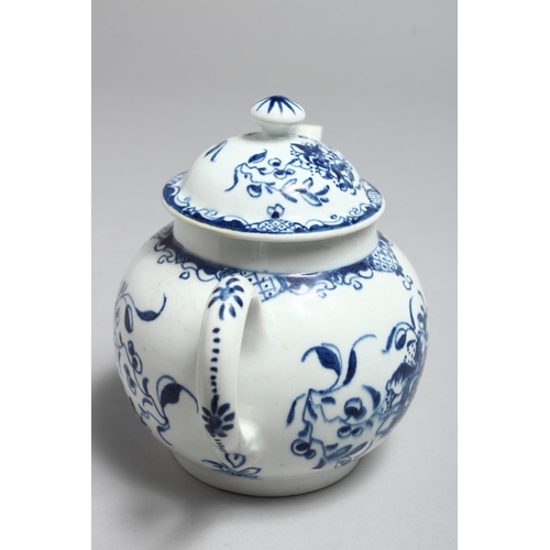 1173 - AN 18TH CENTURY BOW TEAPOT AND COVER painted with a Mansfield type pattern.