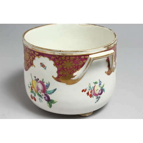 1183 - AN 18TH CENTURY WORCESTER ICE PAIL ON FEET painted with fruit and claret cornucopia, 