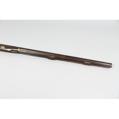 1346 - A 19TH CENTURY PERCUSSION WILDFOWLING PIECE, with full walnut stock, hexagonal to round barrel, ram ... 