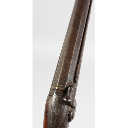 1346 - A 19TH CENTURY PERCUSSION WILDFOWLING PIECE, with full walnut stock, hexagonal to round barrel, ram ... 