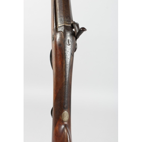 1346 - A 19TH CENTURY PERCUSSION WILDFOWLING PIECE, with full walnut stock, hexagonal to round barrel, ram ... 