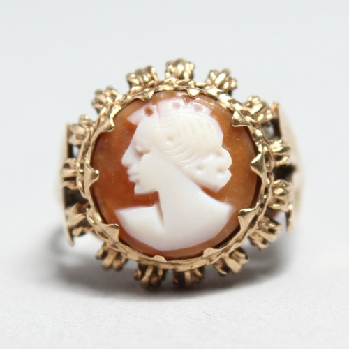 1697 - A 9CT GOLD CAMEO RING.