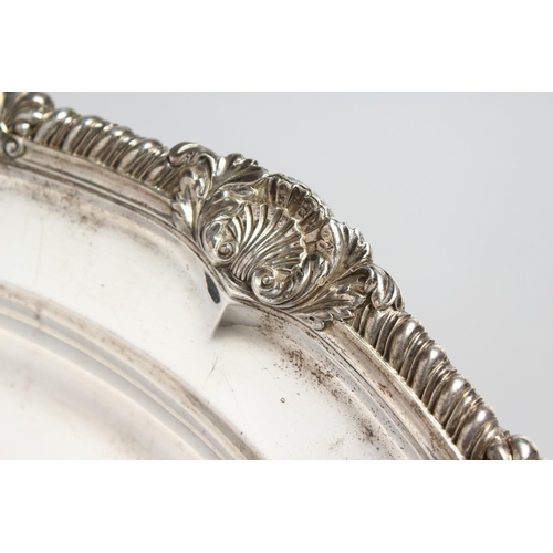 2045 - A GEORGE IV SILVER OVAL MEAT DISH with gadrooned and shell border, 17ins long. London 1823, maker R.... 