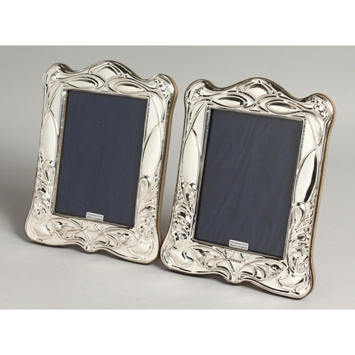 2049 - A LARGE PAIR OF SILVER PHOTOGRAPH FRAMES. 19cm x 14cm.