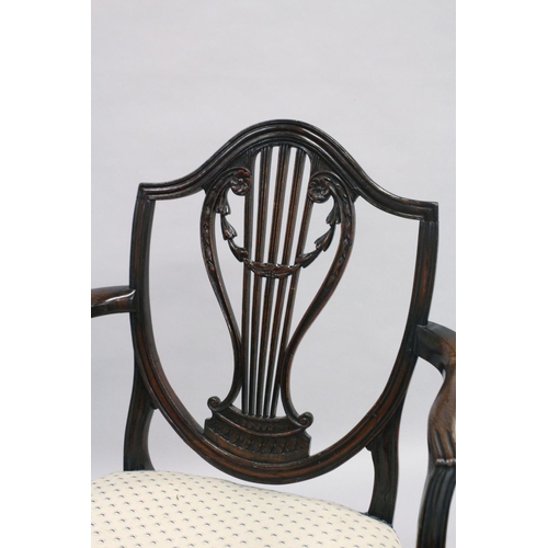 1013 - A GOOD HEPPLEWHITE MAHOGANY SHIELD BACK CHAIR with pierced vase splat, padded seat on square taperin... 