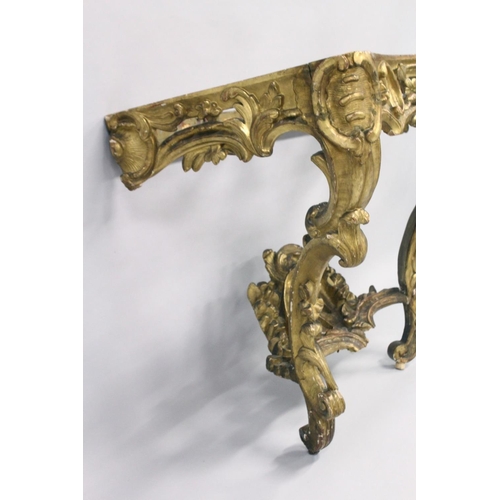 1026 - A VERY GOOD NEAR PAIR OF 18TH CENTURY CARVED AND GILDED CONSOLE TABLES with serpentine marble tops. ... 