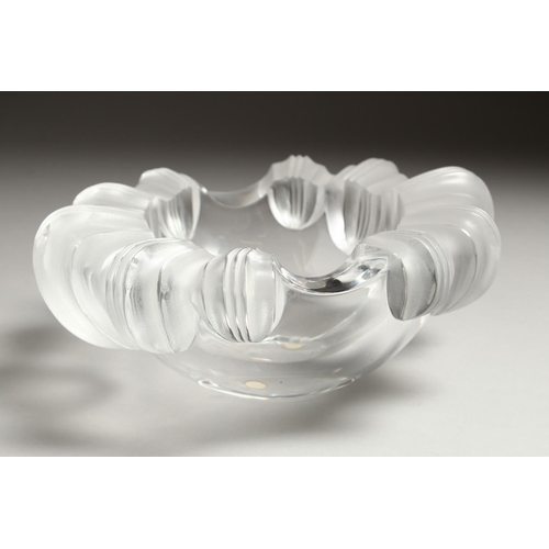 1087 - A HEAVY LALIQUE GLASS CIRCULAR BOWL, 7.5ins diameter.