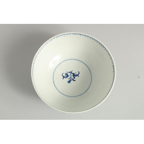 1096 - AN 18TH CENTURY WORCESTER BOWL painted with the Waiting Chinaman pattern, crescent mark.