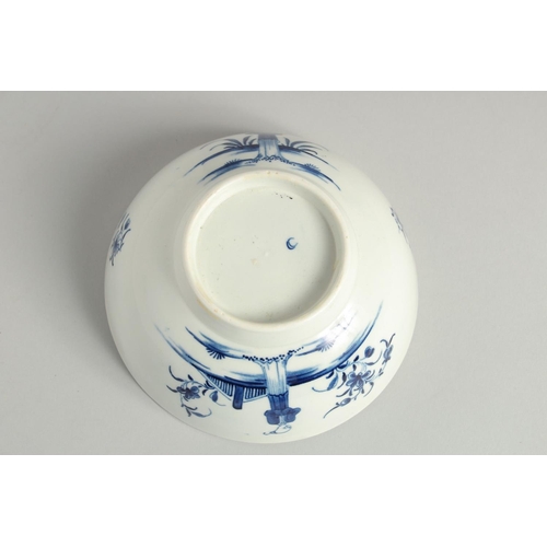 1096 - AN 18TH CENTURY WORCESTER BOWL painted with the Waiting Chinaman pattern, crescent mark.