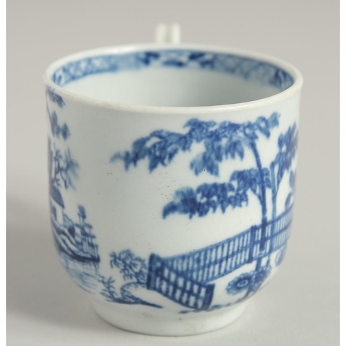 1112 - AN 18TH CENTURY WORCESTER EARLY PRINTED COFFEE CUP in under glaze blue, with the Plantation pattern ... 