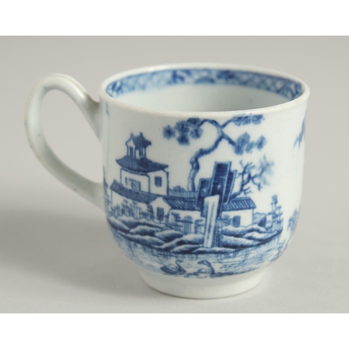 1112 - AN 18TH CENTURY WORCESTER EARLY PRINTED COFFEE CUP in under glaze blue, with the Plantation pattern ... 