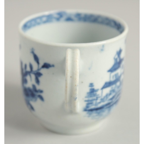 1112 - AN 18TH CENTURY WORCESTER EARLY PRINTED COFFEE CUP in under glaze blue, with the Plantation pattern ... 