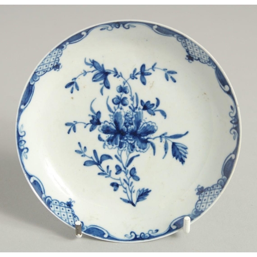 1115 - AN 18TH CENTURY WORCESTER TEA BOWL AND SAUCER painted with an early version on the Mansfield pattern... 