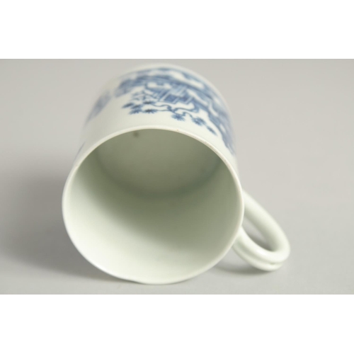 1119 - AN 18TH CENTURY WORCESTER PRINTED COFFEE CAN in under glaze blue with the Plantation pattern with sw... 