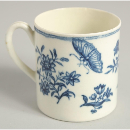 1127 - AN 18TH CENTURY WORCESTER COFFEE CAN printed with the three Flowers pattern.