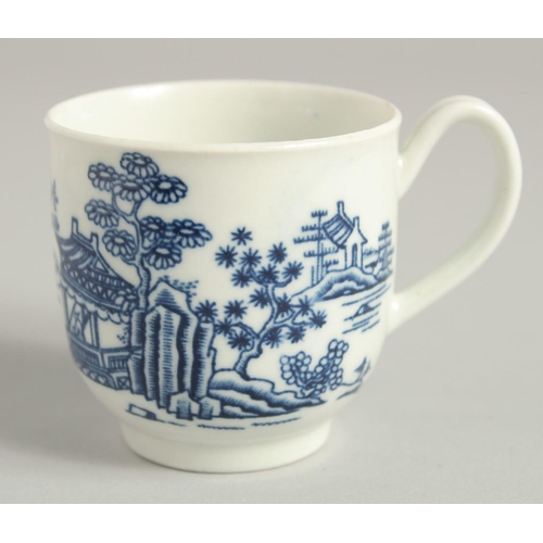 1128 - AN 18TH CENTURY WORCESTER COFFEE CAN printed with 'the earliest Worcester blue and white print' the ... 